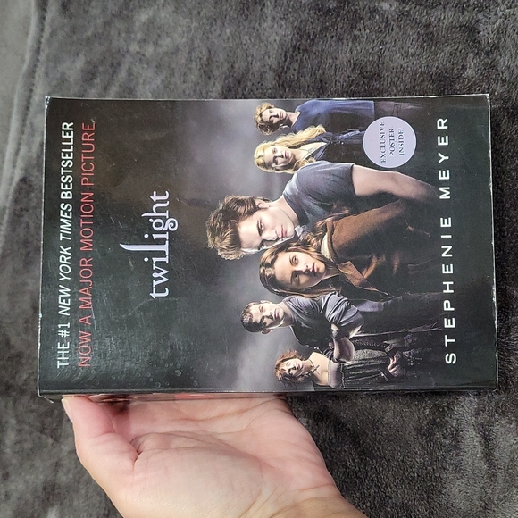 Twilight Saga Books by Stephanie Meyer!!! - Picture 2 of 9